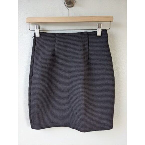 Wilfred Free Size XS Ribbed Mini Skirt Pencil Straight Black Side Zipper Stretch - Picture 5 of 7